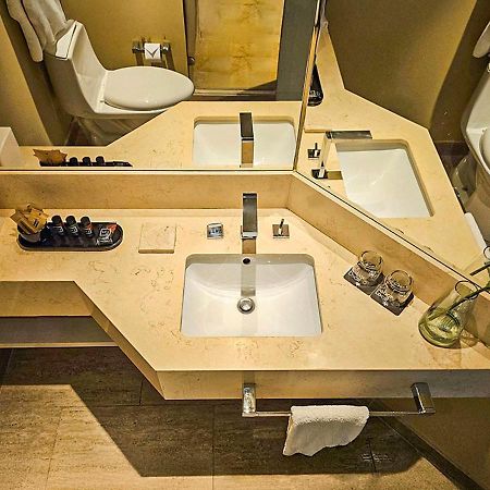 Movich Buro 26 Hotel Bogota Exterior photo Bathroom