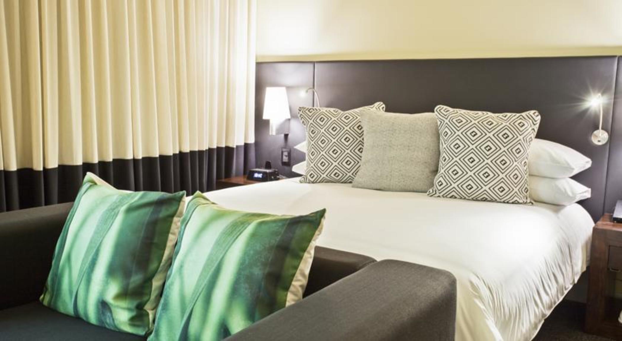 Movich Buro 26 Hotel Bogota Exterior photo A bed with cushions