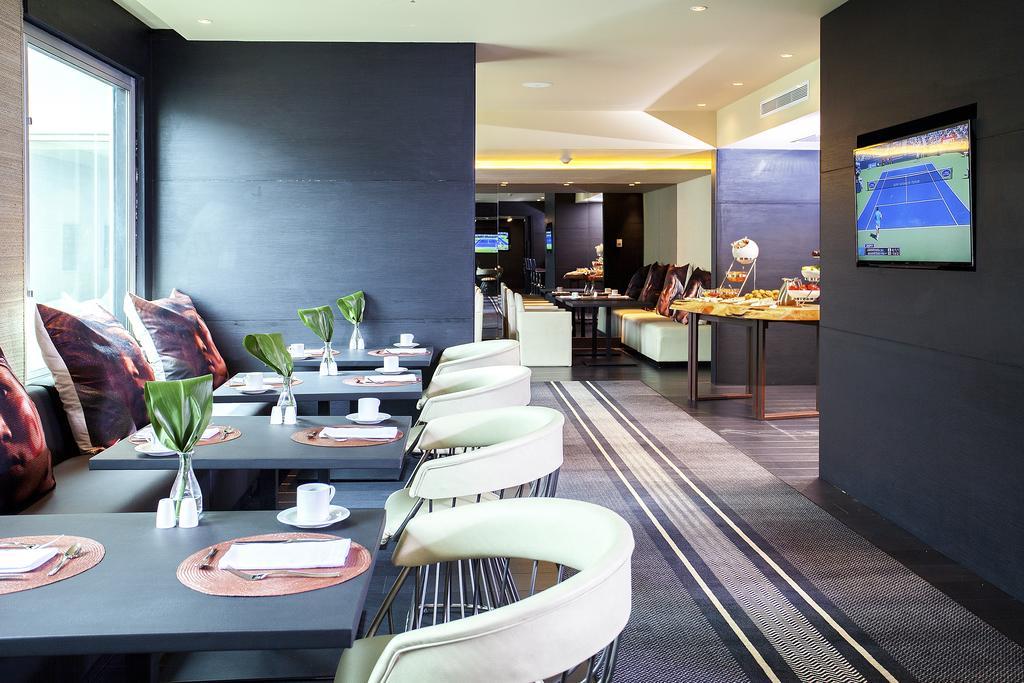 Movich Buro 26 Hotel Bogota Exterior photo The Club lounge at Hong Kong International Airport