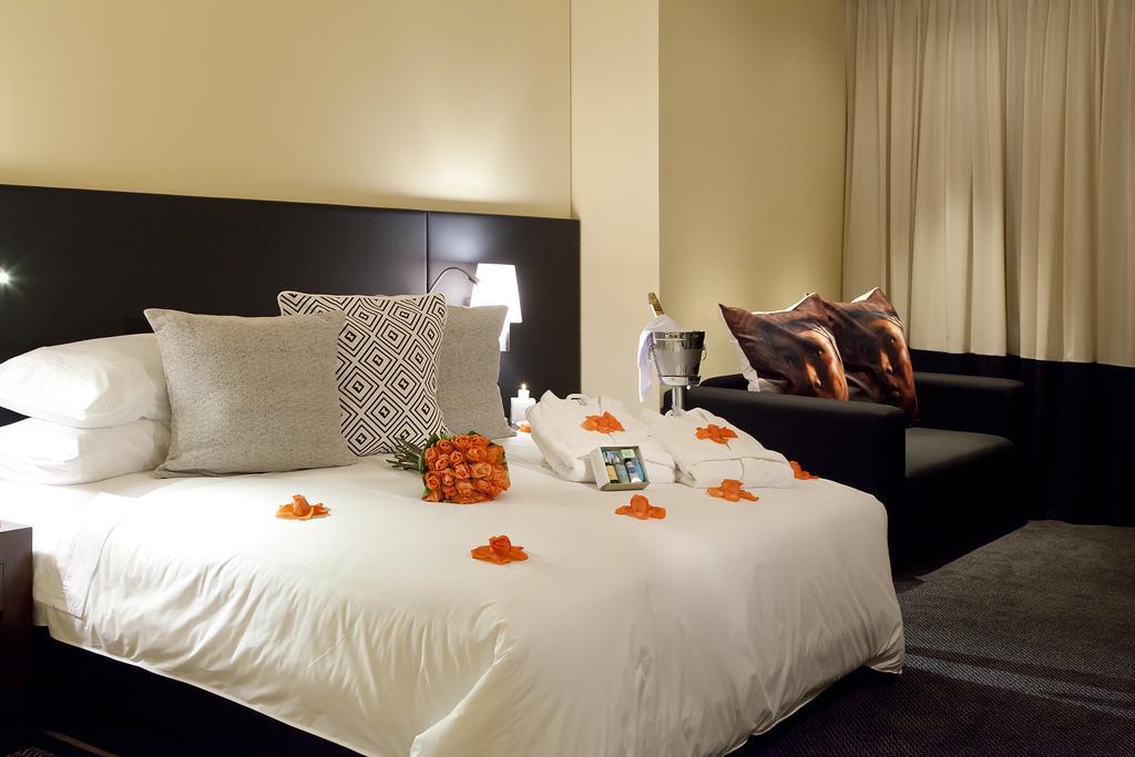Movich Buro 26 Hotel Bogota Exterior photo A suite at the hotel