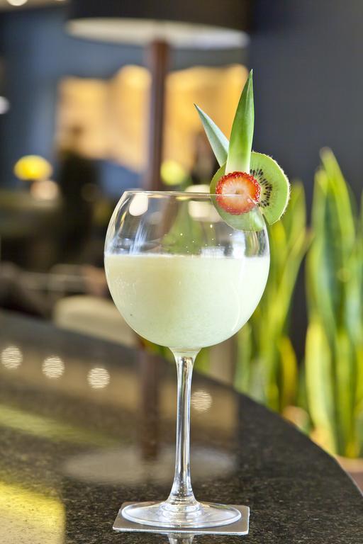 Movich Buro 26 Hotel Bogota Exterior photo A glass of white wine