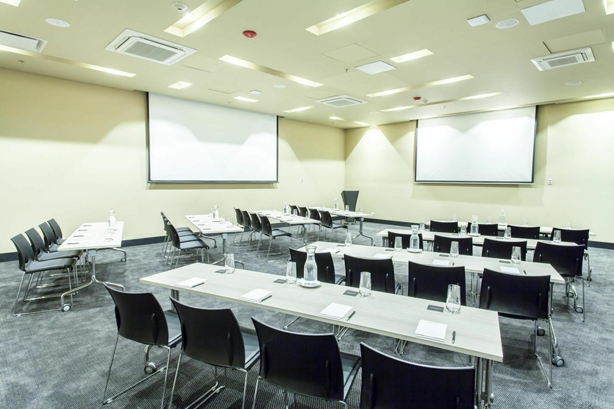 Movich Buro 26 Hotel Bogota Exterior photo Meeting room