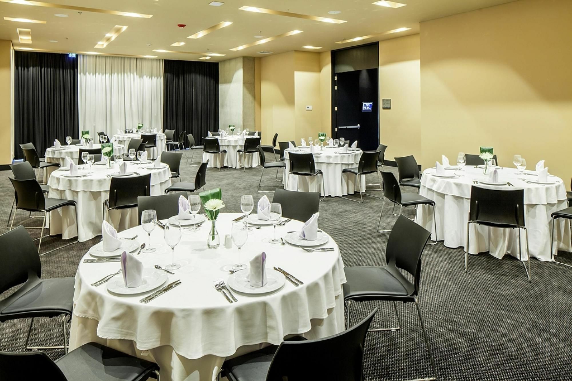 Movich Buro 26 Hotel Bogota Exterior photo The ballroom at the hotel