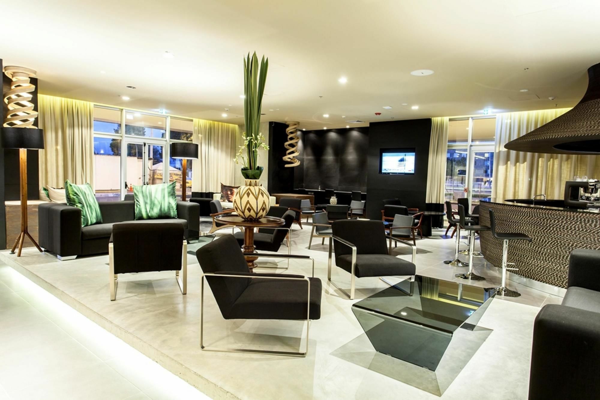 Movich Buro 26 Hotel Bogota Exterior photo The lounge at the airport