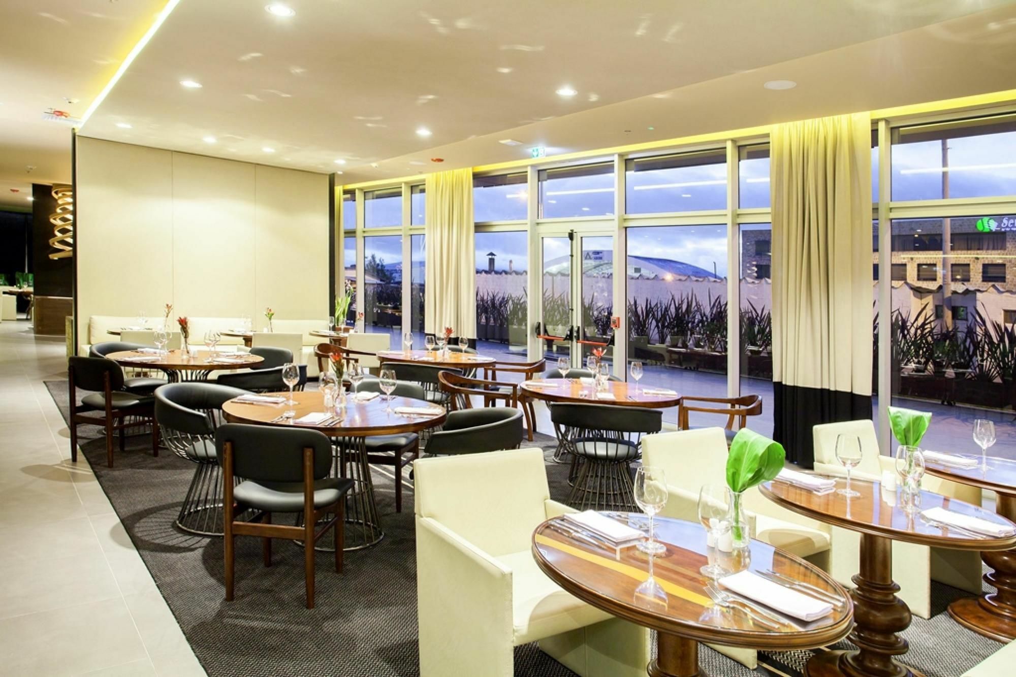 Movich Buro 26 Hotel Bogota Exterior photo Restaurant